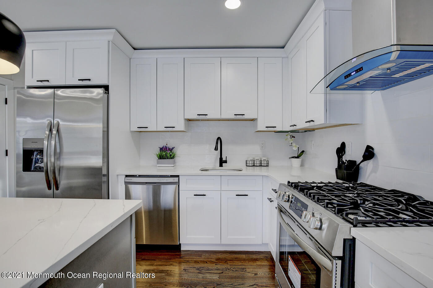 8 Sandybrook Road Manalapan, NJ 07726 - Photo 10 of 34 13 - Kitchen