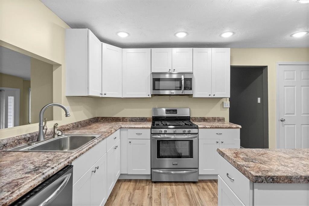 2051 Renton Road Pittsburgh, PA 15239 - Photo 15 of 25 Gallery Image 15