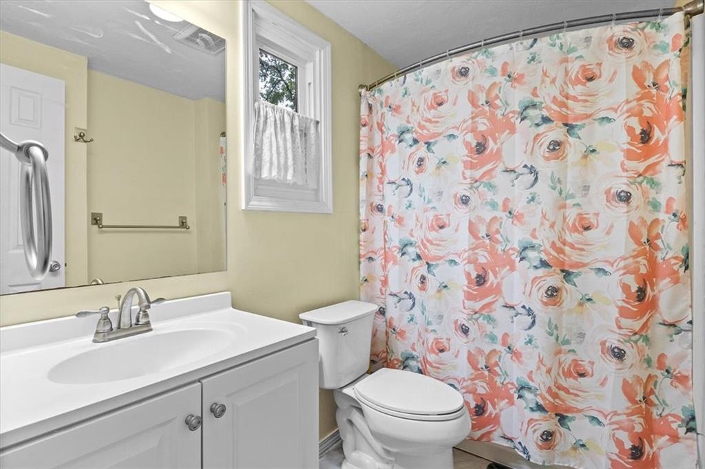 2051 Renton Road Pittsburgh, PA 15239 - Photo 10 of 25 Gallery Image 10
