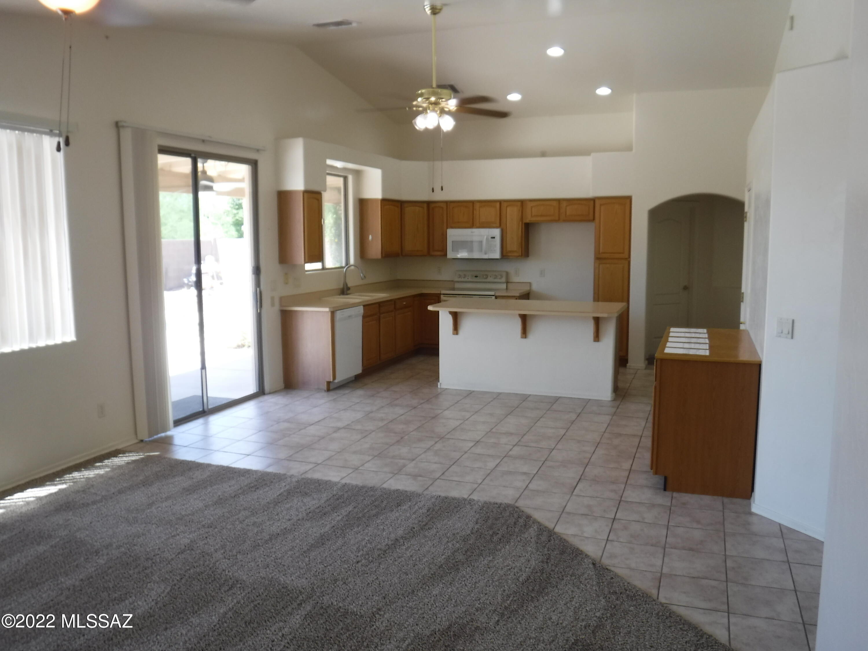 317 West Plateau Road Oro Valley, AZ 85737 - Photo 5 of 40