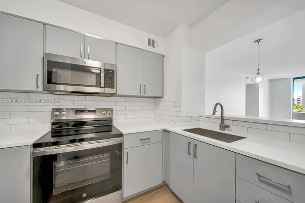 $2,600 | 501 Southwest 1st Street, Unit 502, Miami, FL 33130