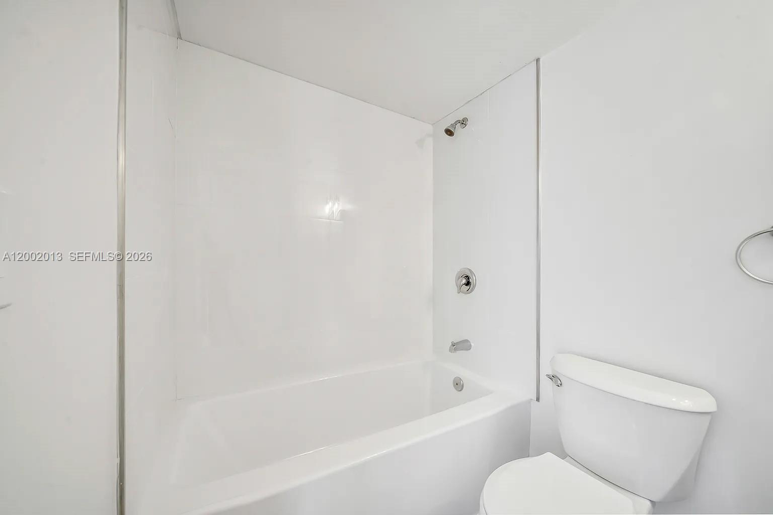 501 Southwest 1st Street, Unit 502 Miami, FL 33130 - Photo 14 of 24 a bathroom with a toilet and a bathtub