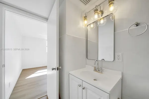 $2,600 | 501 Southwest 1st Street, Unit 502, Miami, FL 33130