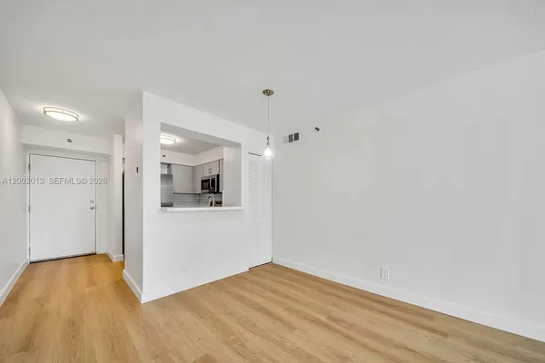 $2,600 | 501 Southwest 1st Street, Unit 502, Miami, FL 33130