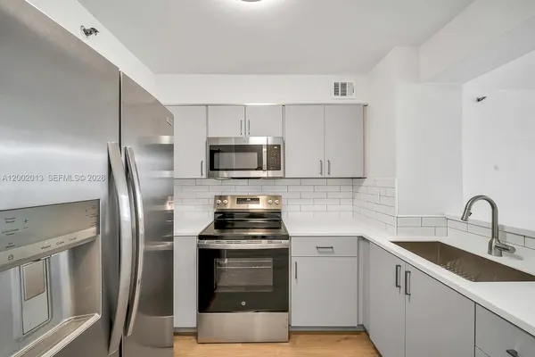 $2,600 | 501 Southwest 1st Street, Unit 502, Miami, FL 33130