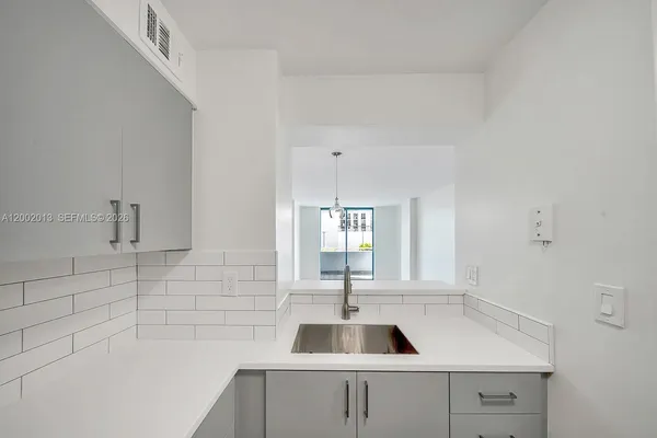 $2,600 | 501 Southwest 1st Street, Unit 502, Miami, FL 33130