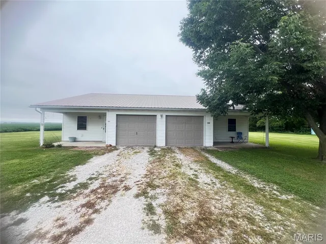 $139,900 | 812 West Douglas Street, New Douglas, IL 62074