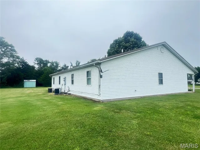 $139,900 | 812 West Douglas Street, New Douglas, IL 62074