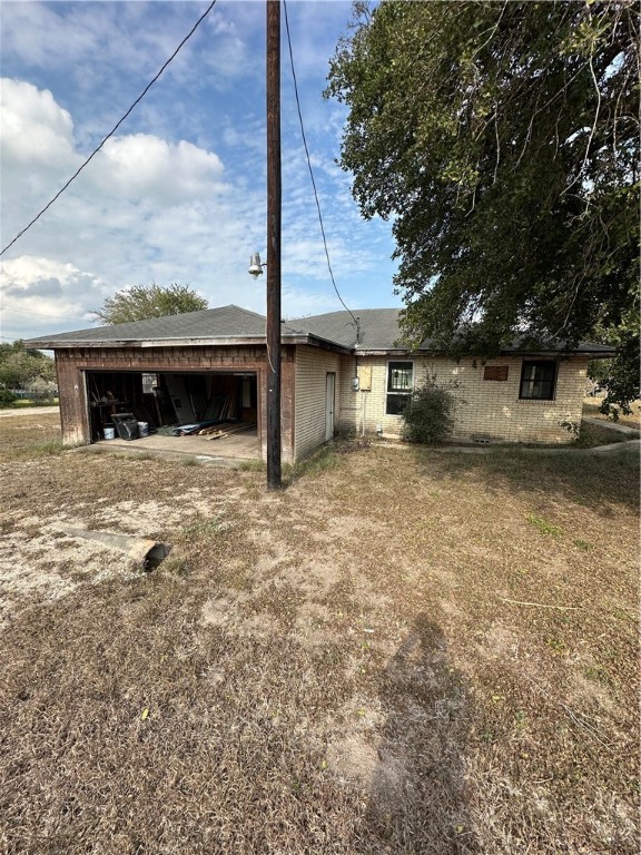 127 Lake Street Mathis, TX 78368 - Photo 5 of 33