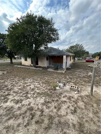 a front view of house with yard