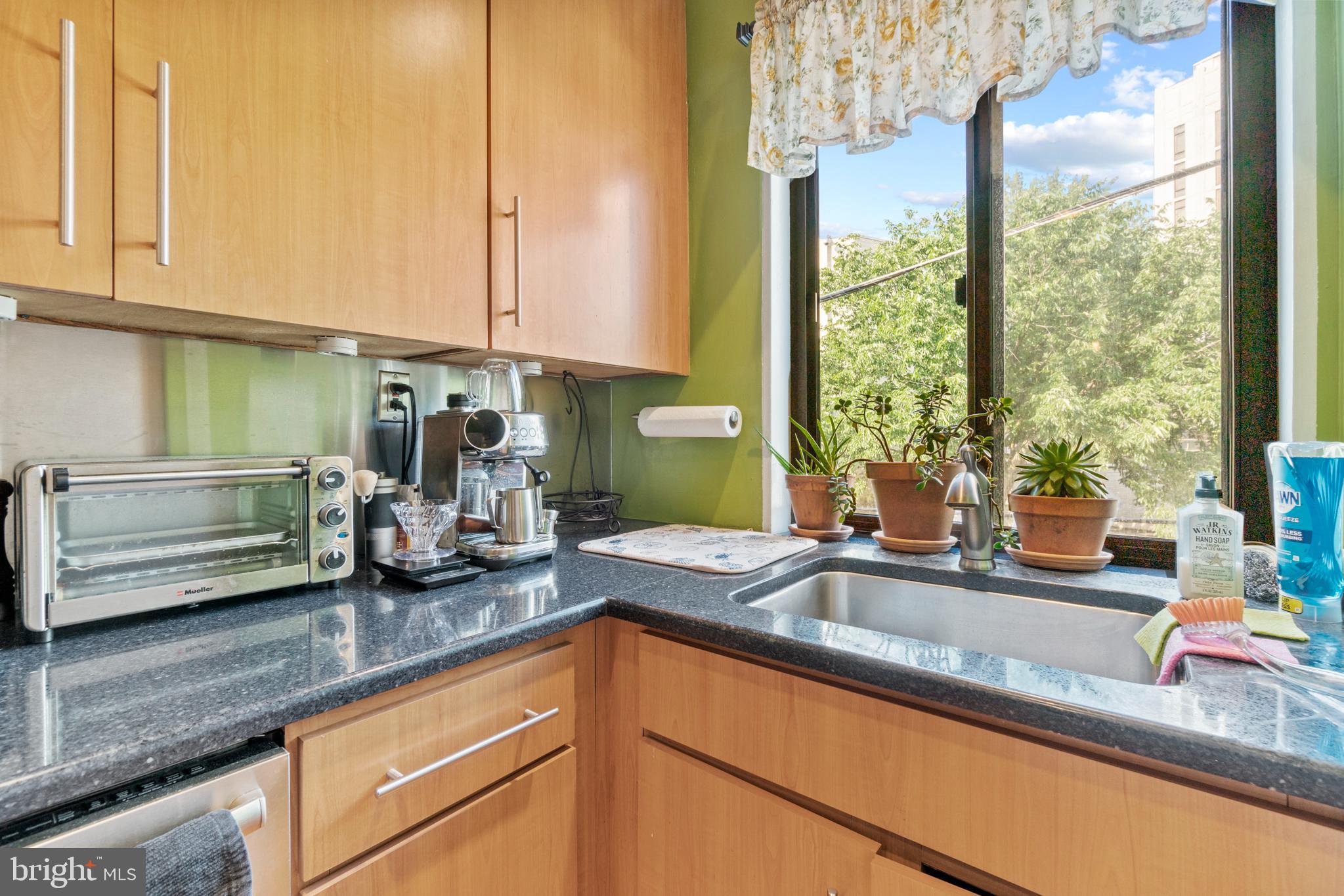 2604 Tunlaw Road Northwest, Unit 6 Washington, DC 20007 - Photo 11 of 20