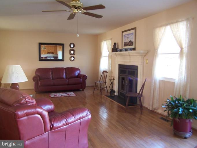 5203 Huntingtown Road Huntingtown, MD 20639 - Photo 21 of 25 Family Room