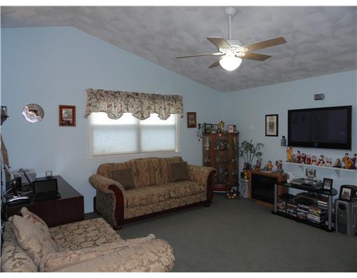 554 Grove Street Woonsocket, RI 02895 - Photo 5 of 12 Living Room.