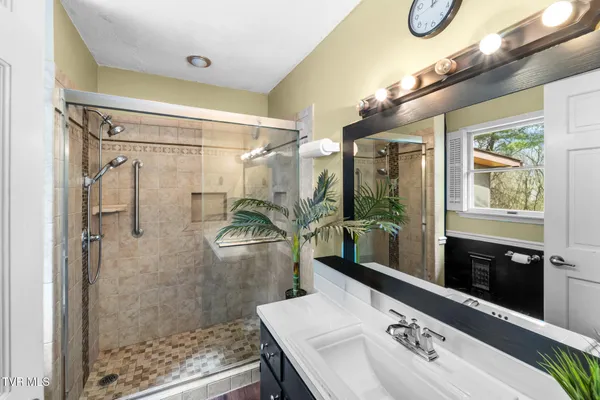 $399,000 | 823 Birdie Drive, Abingdon, VA 24211