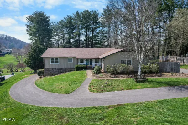 $419,000 | 823 Birdie Drive, Abingdon, VA 24211