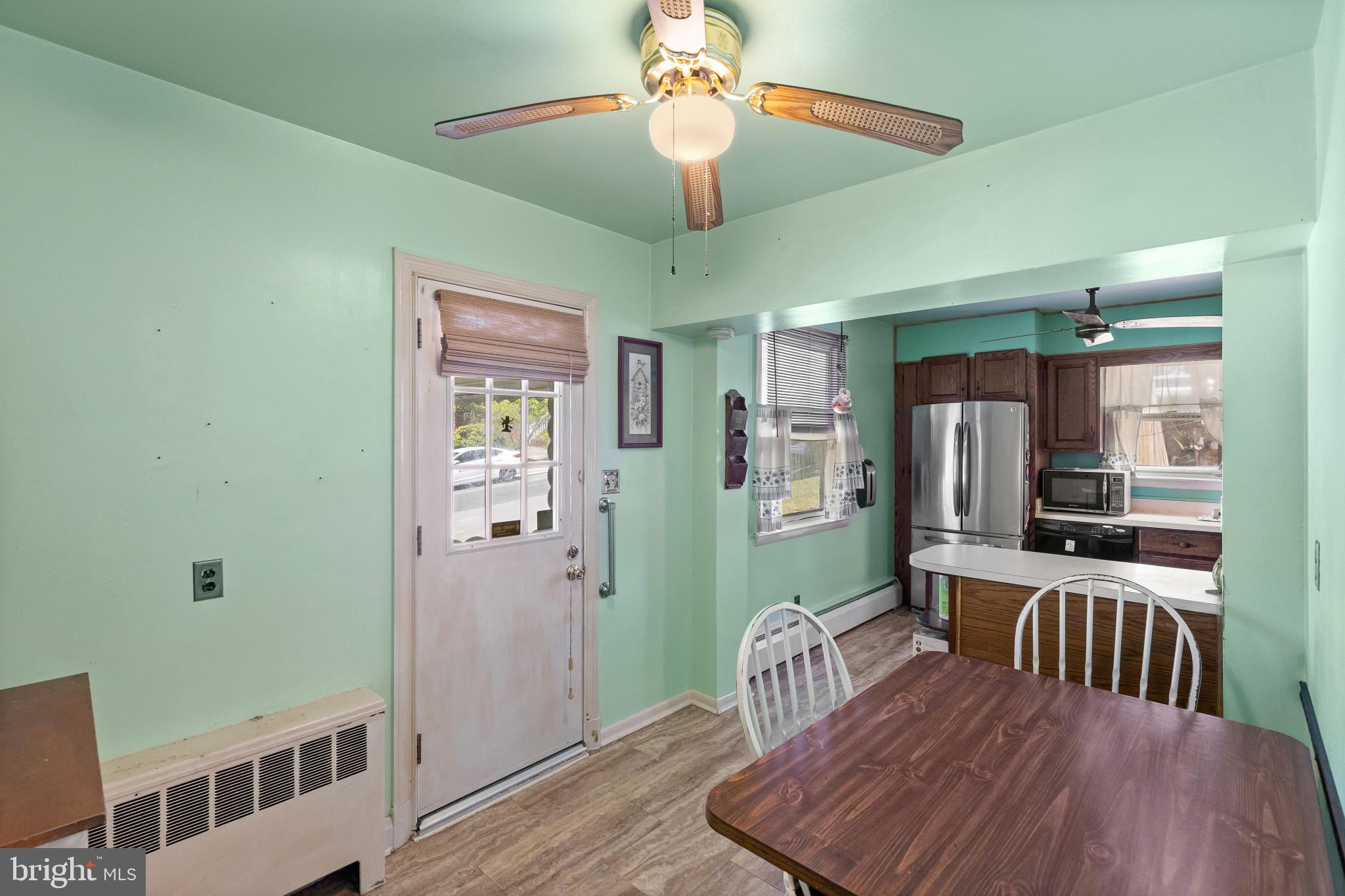 574 Edmondson Avenue Baltimore, MD 21228 - Photo 16 of 30 Breakfast nook