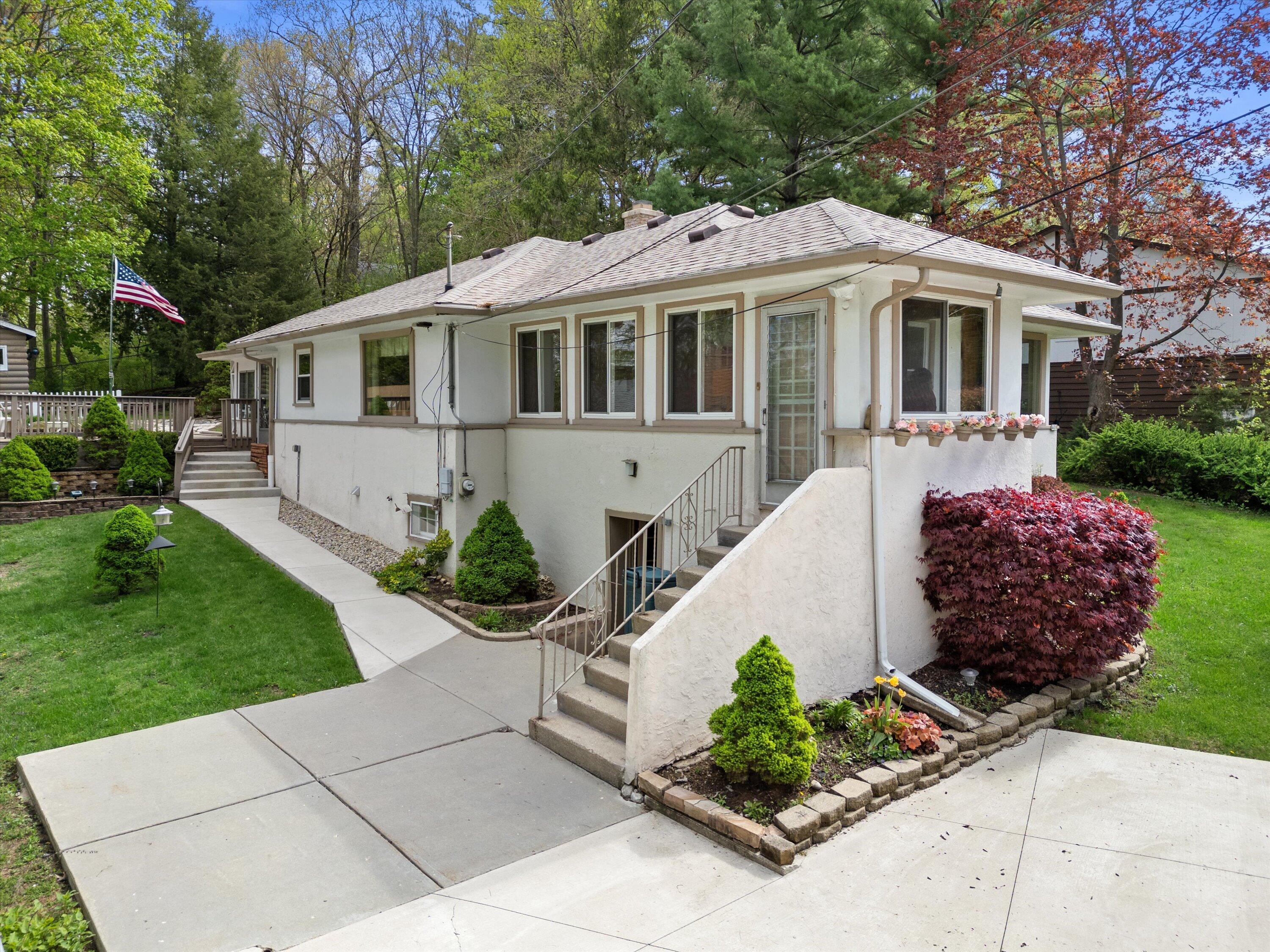 Side - driveway view