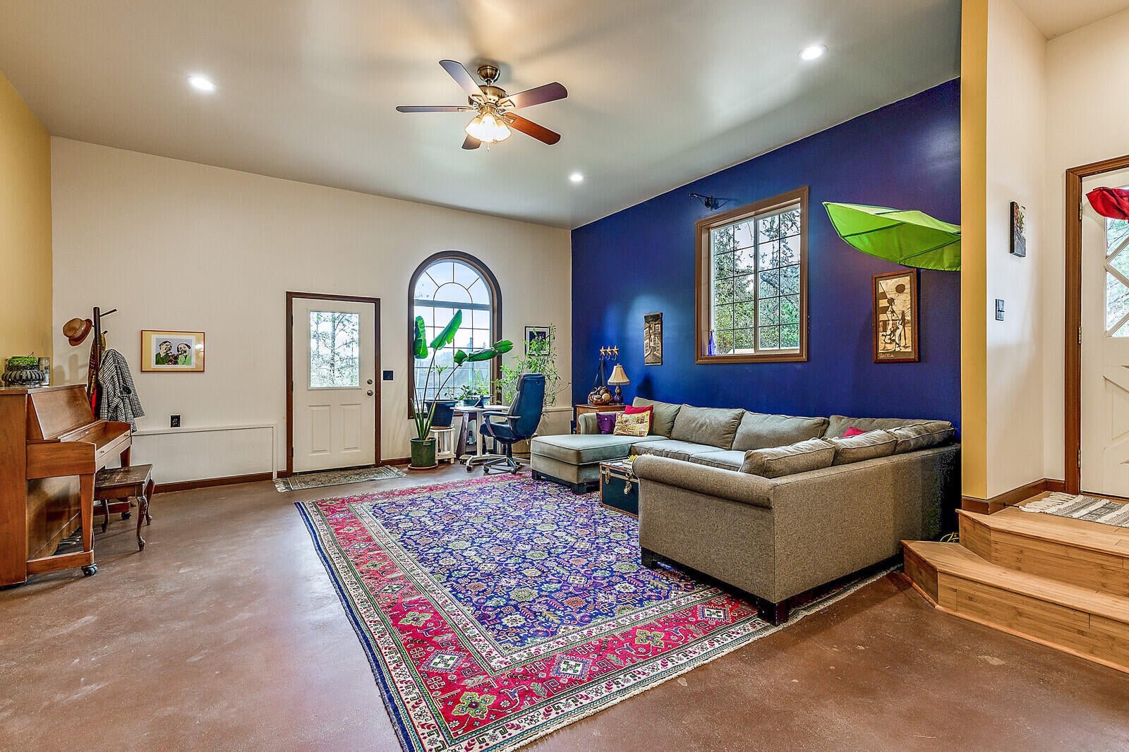 4790 Andrews Road Medford, OR 97501 - Photo 39 of 80 Spacious downstairs bonus room with access to exterior.