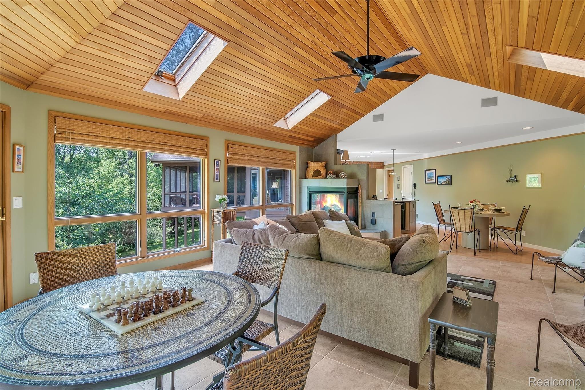 5514 Warren Road Ann Arbor, MI 48105 - Photo 16 of 58 16 Family Room.jpg