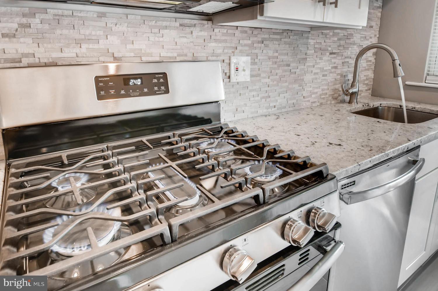 2210 Redthorn Road Middle River, MD 21220 - Photo 4 of 30 5-BURNER STAINLESS STEEL STOVE