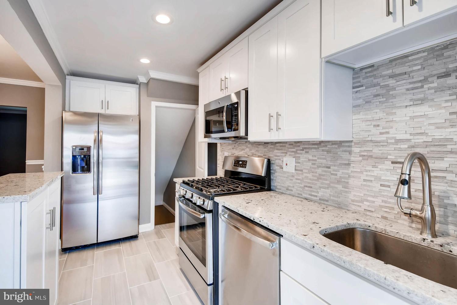 2210 Redthorn Road Middle River, MD 21220 - Photo 5 of 30 BEAUTIFUL BACKSPLASH / RECESSED LIGHTING / SS SINK