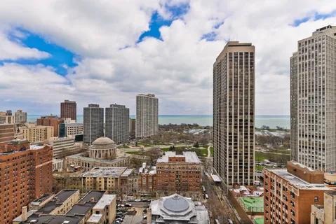 $4,000 | 2700 North Hampden Court, Unit 14B, Chicago, IL 60614