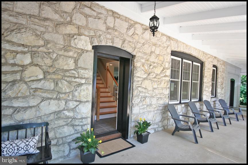 Welcome to 215 W. Conestoga Road