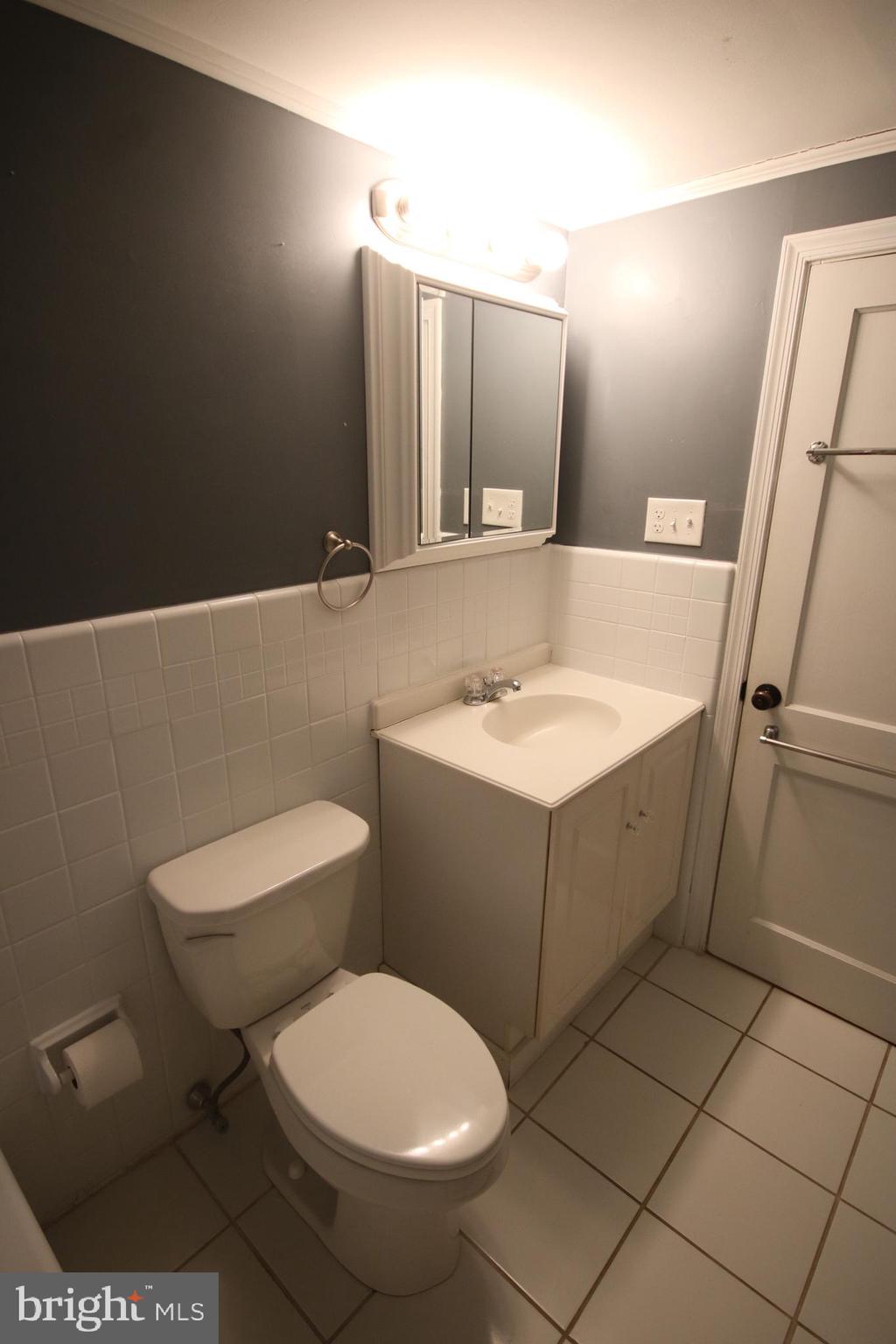 215 Conestoga Road Devon, PA 19333 - Photo 23 of 26 Upstairs bathroom