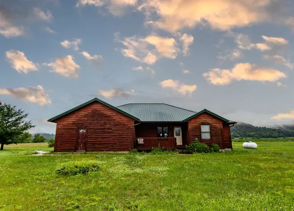$299,999 | 33537 Ann Street, Lone Rock, WI 53556