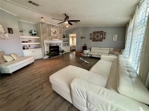 $1,900 | 6433 Orris Street, Zephyrhills, FL 33542