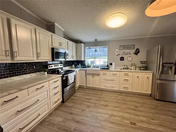 $1,900 | 6433 Orris Street, Zephyrhills, FL 33542