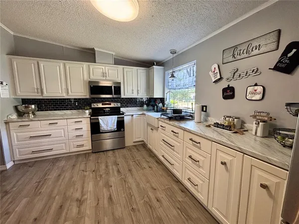 $1,900 | 6433 Orris Street, Zephyrhills, FL 33542