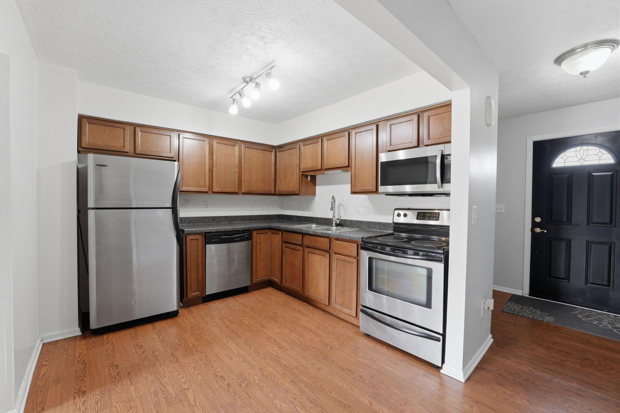 7772 Sawmill Road Dublin, OH 43016 - Photo 5 of 23 Eating Space/Kitchen