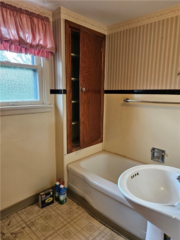 175 Airport Road Decatur, IL 62521 - Photo 21 of 33 Upstairs bathroom