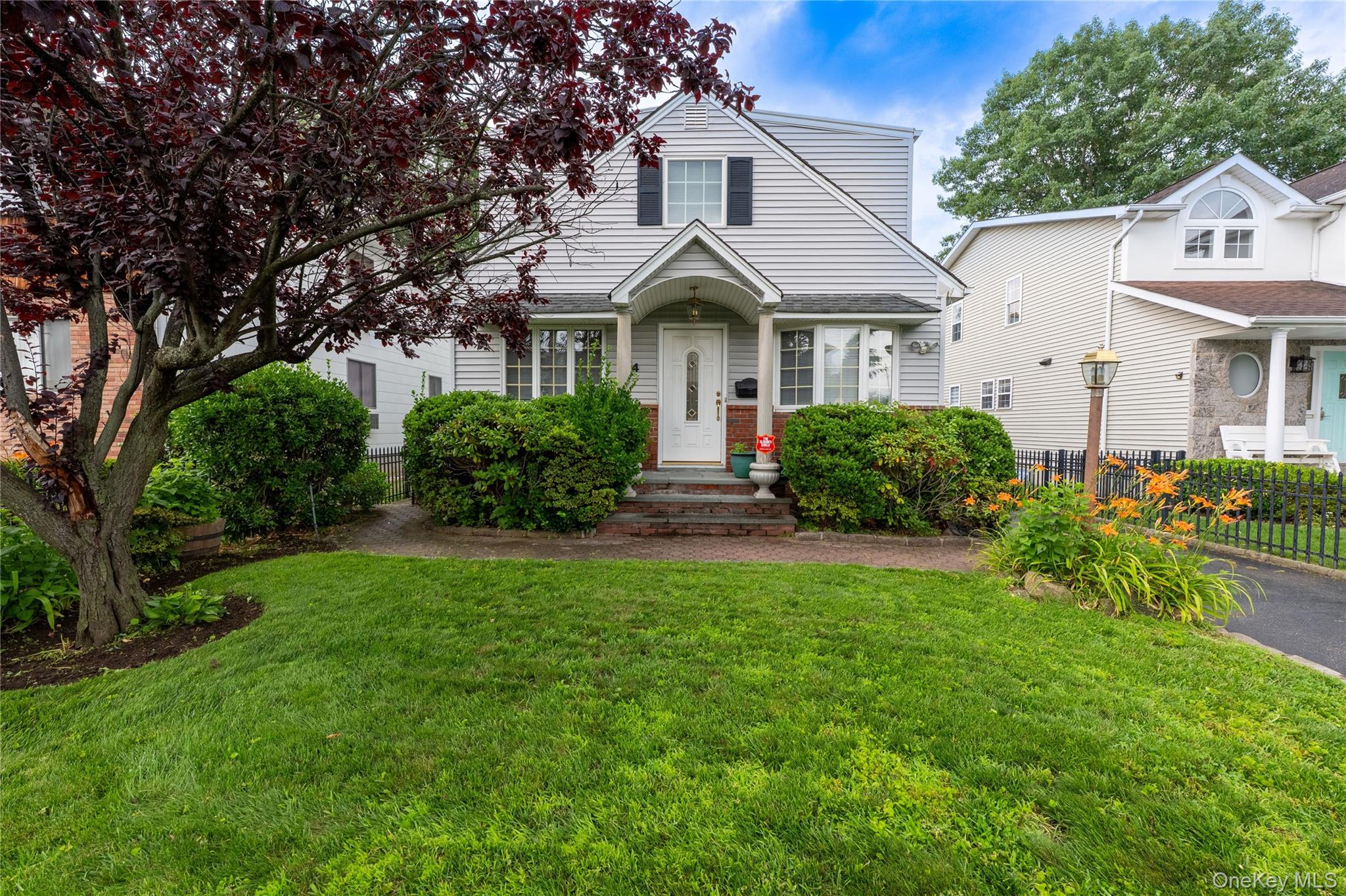 54 Edgewood Road Port Washington, NY 11050 - Photo 1 of 25