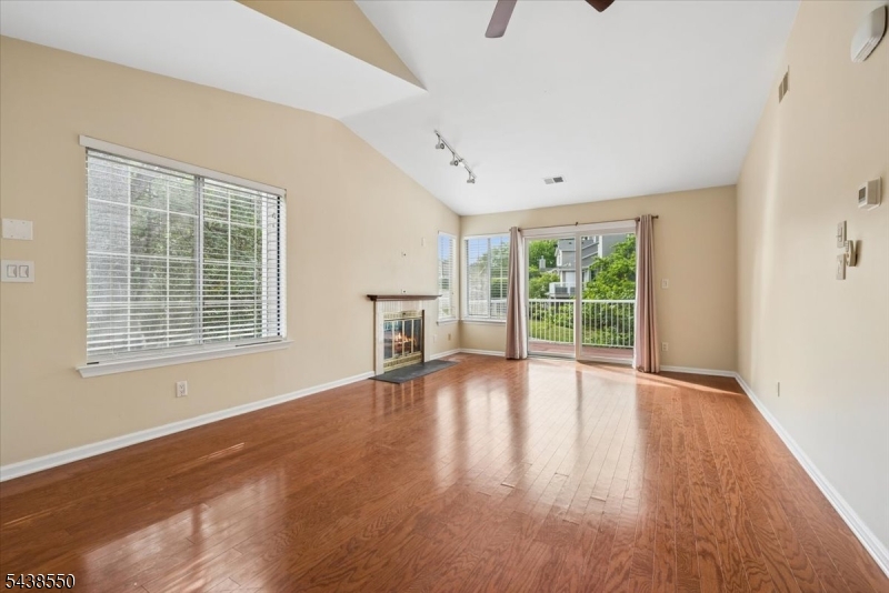 40 Ray Court Bedminster, NJ 07921 - Photo 4 of 25