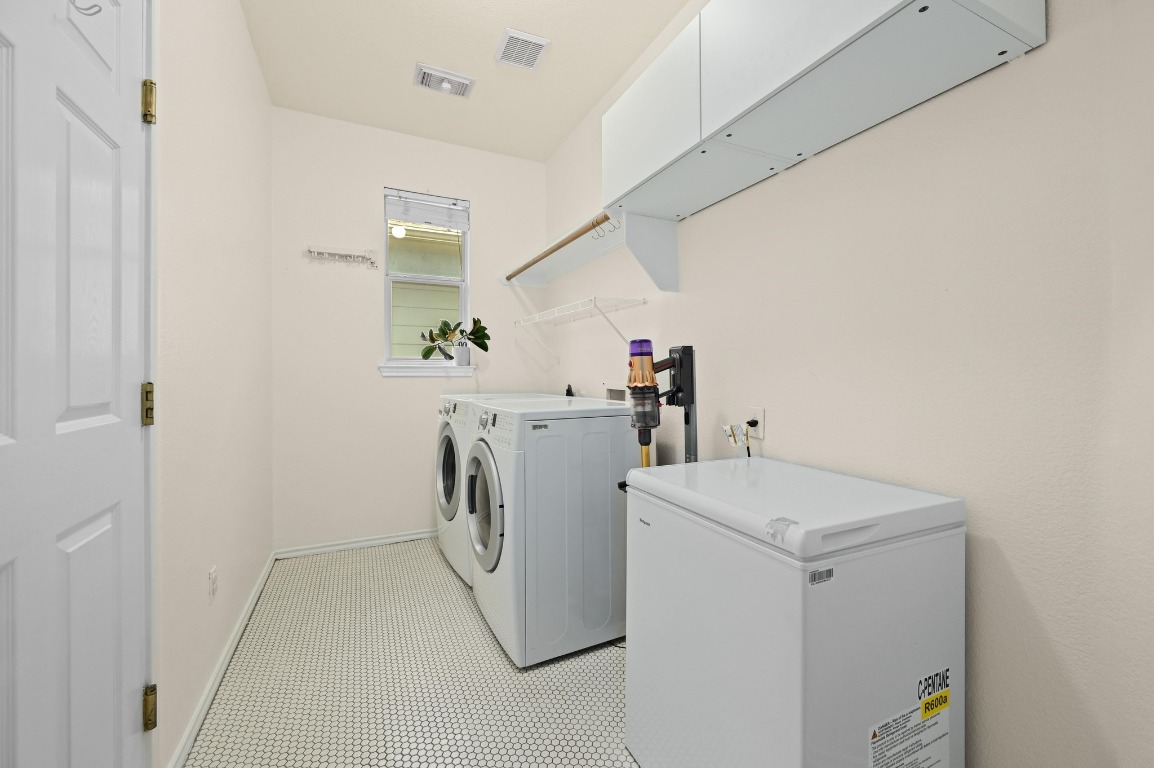 2721 Kinney Oaks Court Austin, TX 78704 - Photo 22 of 28 a utility room with dryer and washer