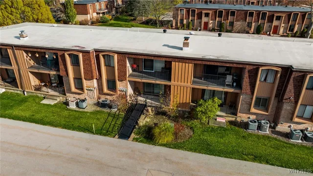 $144,900 | 70 Charter Oaks Drive, Unit 2, Amherst, NY 14228