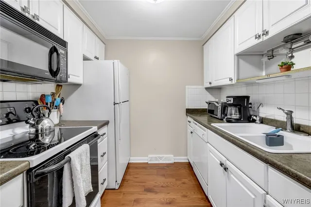 $144,900 | 70 Charter Oaks Drive, Unit 2, Amherst, NY 14228