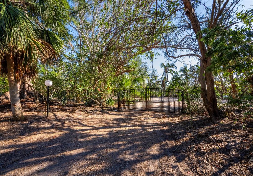 620 Jackson Way Longboat Key, FL 34228 - Photo 6 of 35