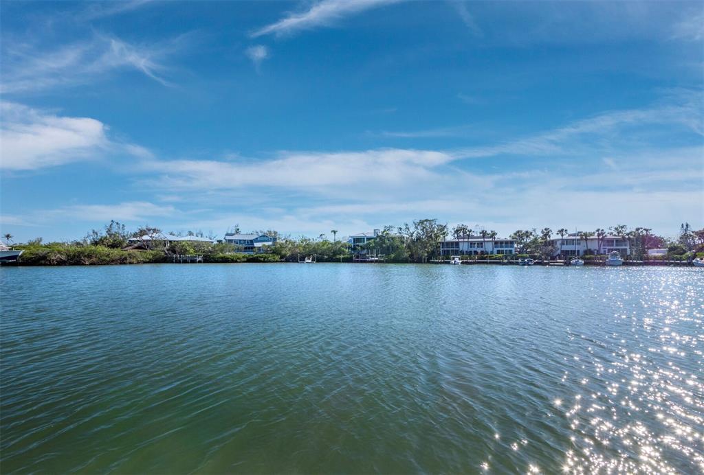 620 Jackson Way Longboat Key, FL 34228 - Photo 10 of 35