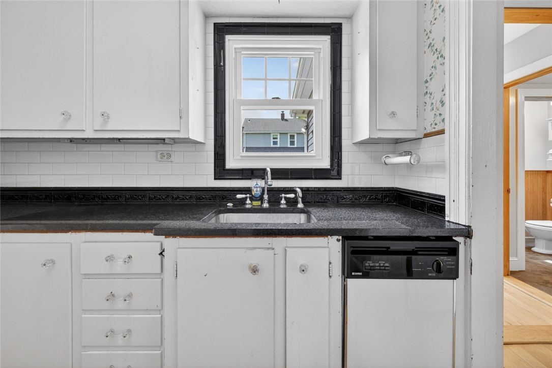 7 Allard Street Warwick, RI 02889 - Photo 16 of 50