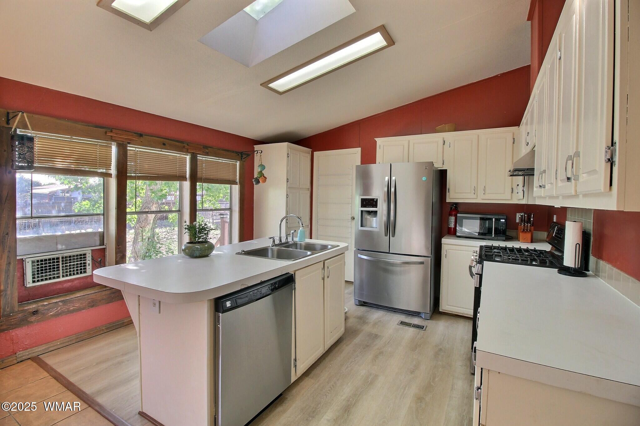 4134 Porter Mountain Road Lakeside, AZ 85929 - Photo 15 of 43 Kitchen area
