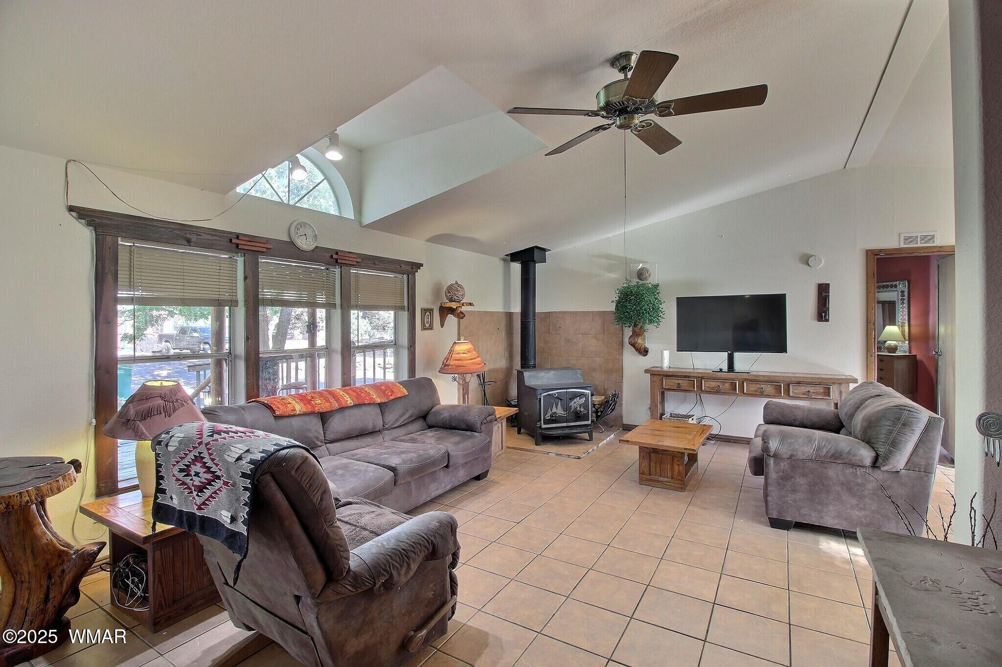 4134 Porter Mountain Road Lakeside, AZ 85929 - Photo 17 of 43 Living Room