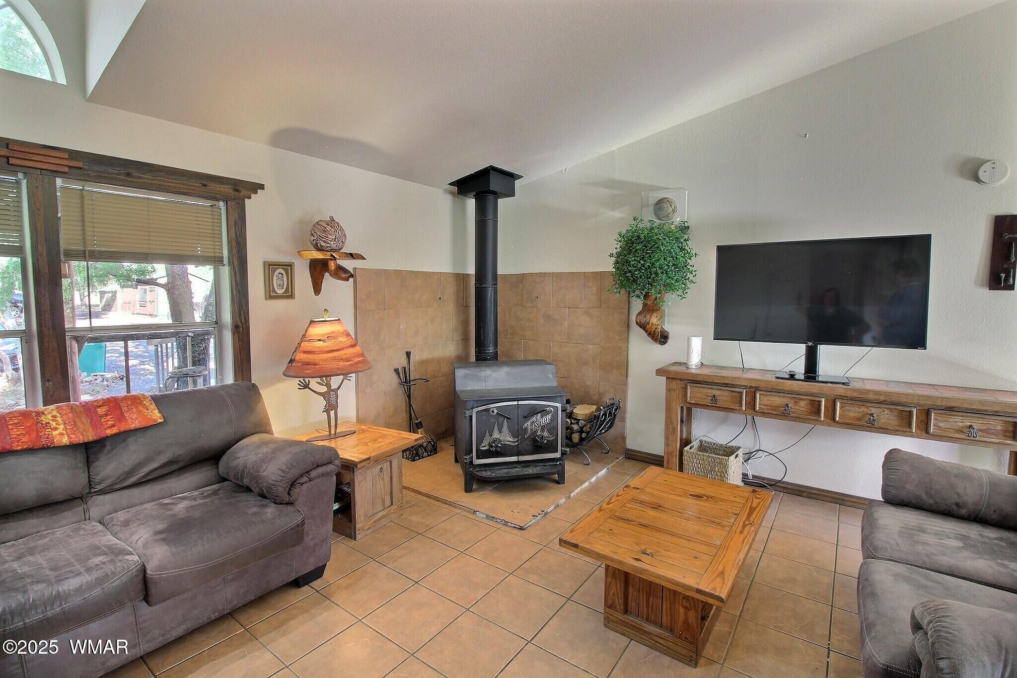 4134 Porter Mountain Road Lakeside, AZ 85929 - Photo 18 of 43 Living Room