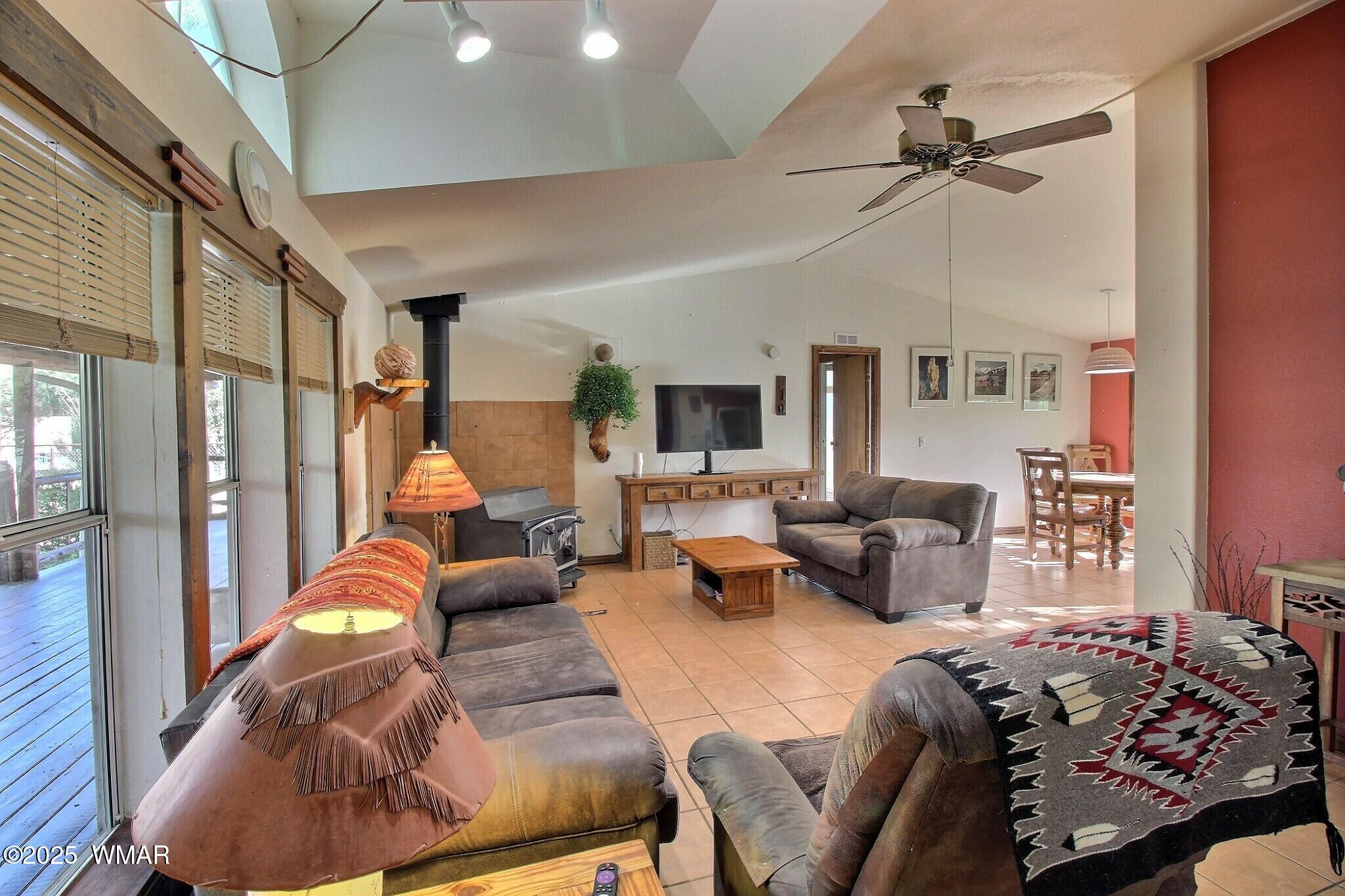 4134 Porter Mountain Road Lakeside, AZ 85929 - Photo 19 of 43 Living Room