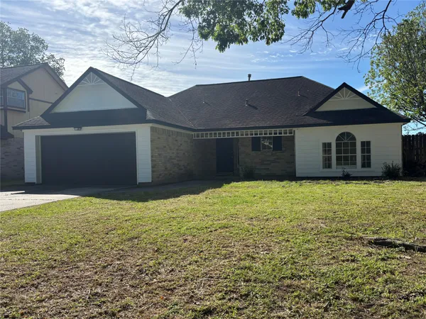 $1,800 | 2014 Lexington Woods Drive, Spring, TX 77373