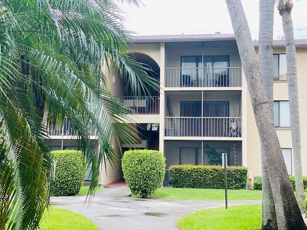 $2,000 | 202 Foxtail Drive, Unit F1, Greenacres, FL 33415