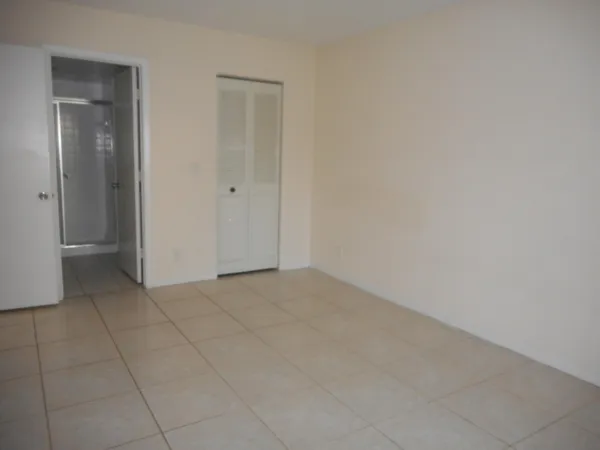 $2,000 | 202 Foxtail Drive, Unit F1, Greenacres, FL 33415