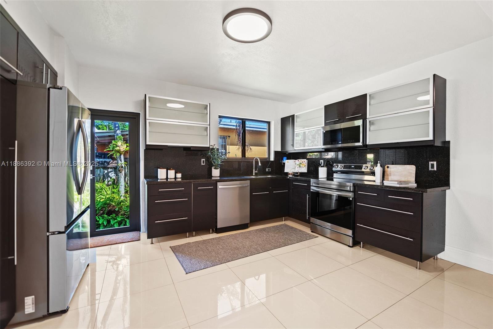 944 Southwest 10th Avenue Miami, FL 33130 - Photo 10 of 30